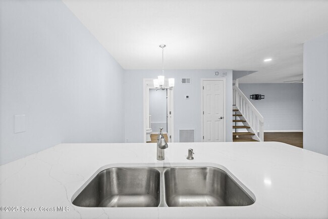 Building Photo - 8753 Live Oak Ct