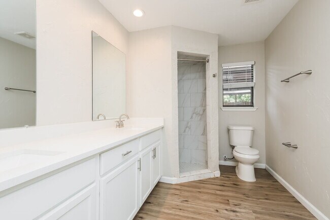 Building Photo - 2210 Dristone Dr