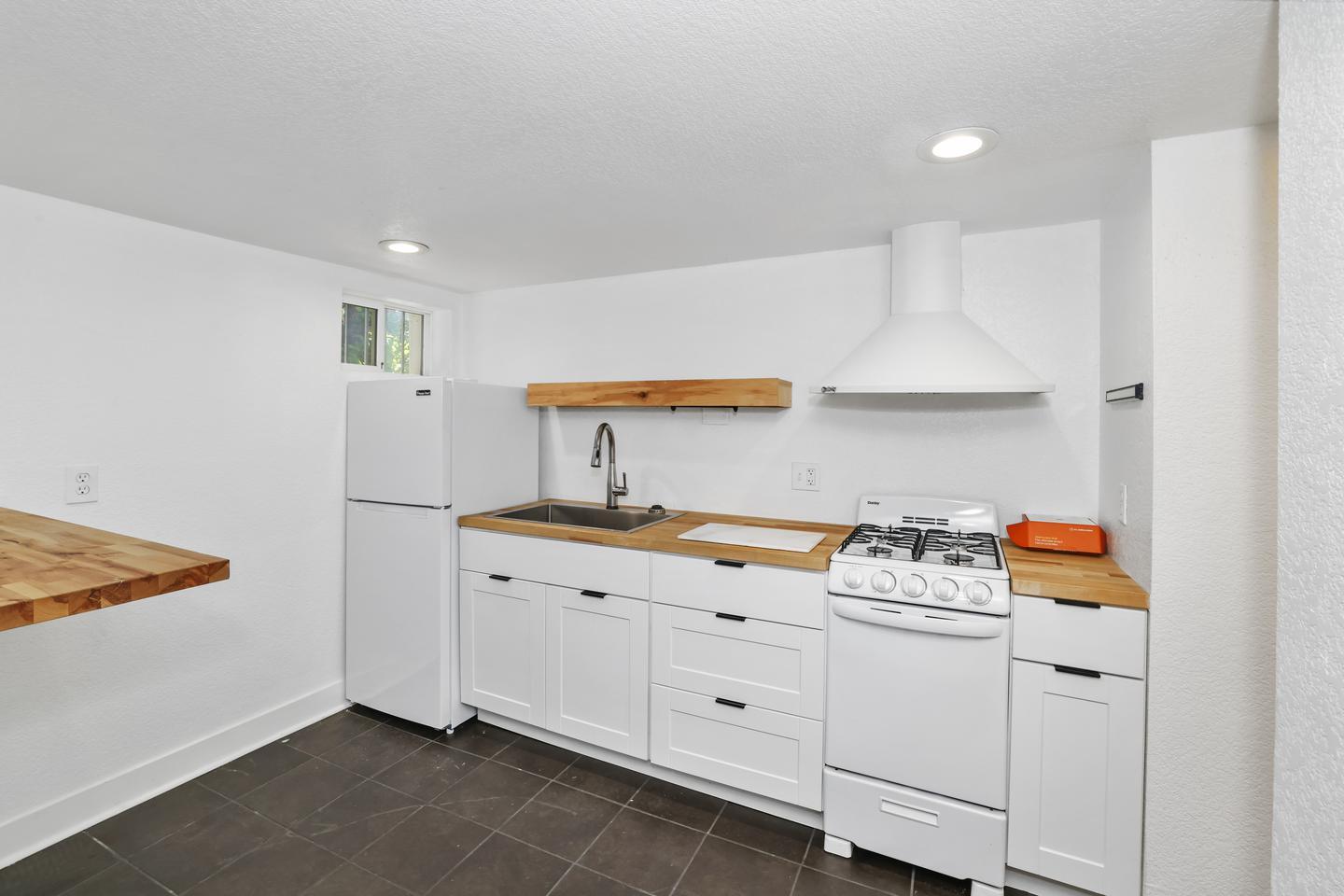 Building Photo - Stylish Governors' Park 1 bed/1 bath apart...