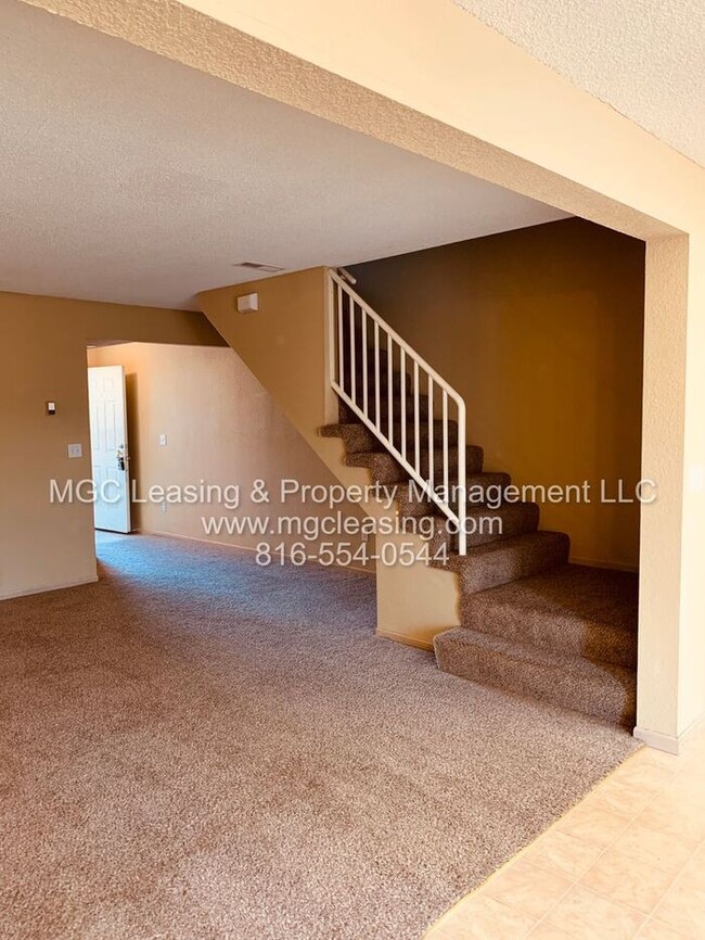 Building Photo - Spacious Townhome with Open Floor Plan in ...