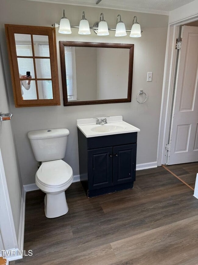 Building Photo - 4 Bedroom 2 Bath in Bristol, TN