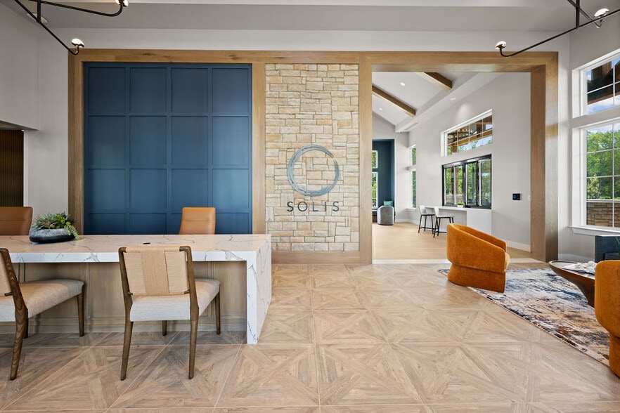 Building Photo - Solis North Creek