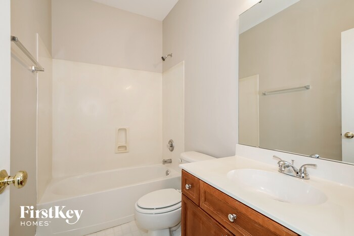 Building Photo - 1402 Holly Ridge Dr