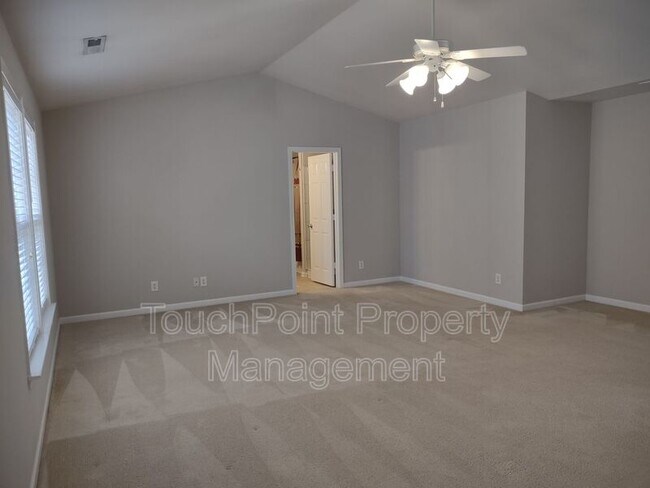 Building Photo - 2026 Durand Rd