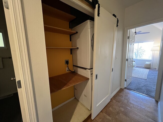 Building Photo - 1561 Cherrylane Ave S