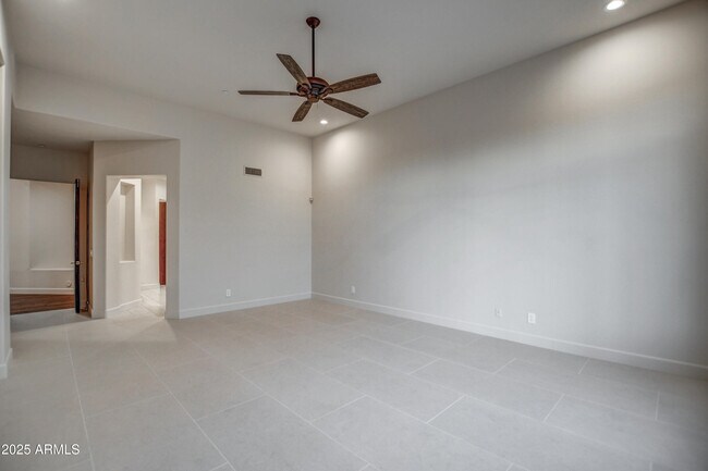 Building Photo - 9671 E Monument Dr