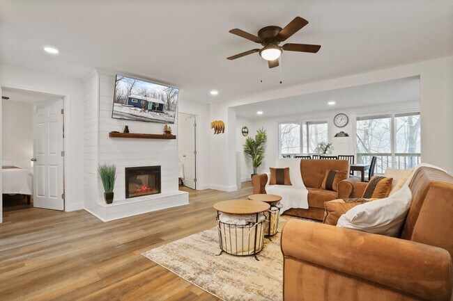 Building Photo - 159 Wolfe Hill Rd