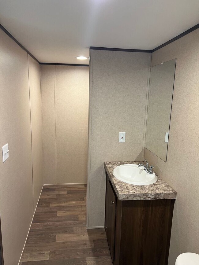Building Photo - Brand New! Move In Ready & Close to Downto...