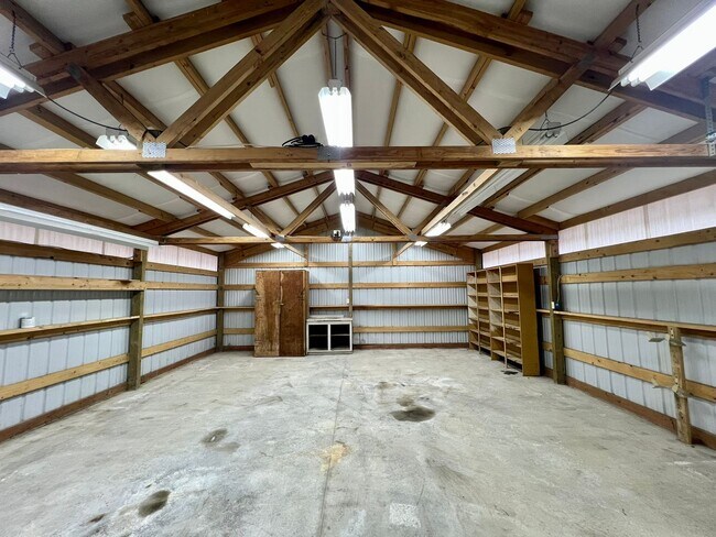 Building Photo - Updated 3BD w/ Outbuildings & Shop - Water included