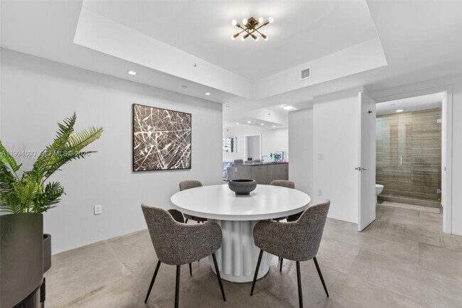 Building Photo - 1010 Brickell Ave