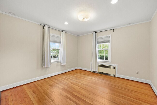 Building Photo - 15 Arapahoe Rd