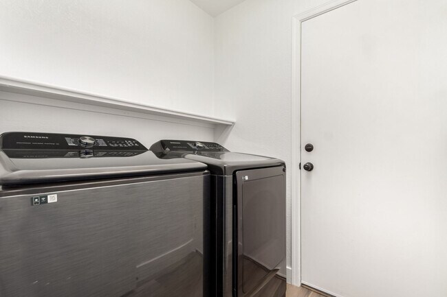 Building Photo - Beautifully Updated 3-Bedroom Home in Prem...