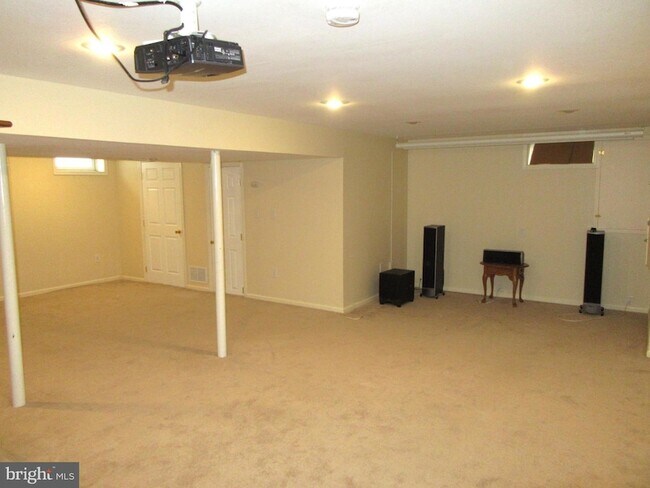 Building Photo - 138 Megan Dr