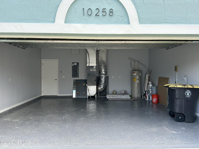 Building Photo - 10258 Meadow Point Dr