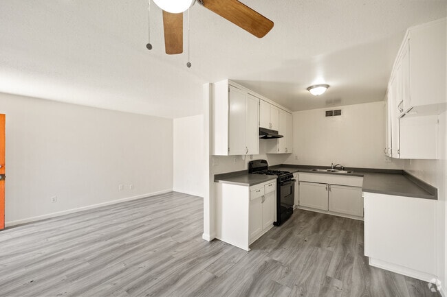 2BR, 1BA - 728SF - Kitchen - Twin Palms Apartments
