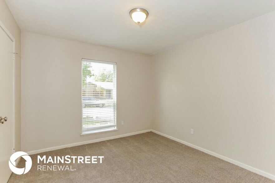 Building Photo - 817 Sandalwood Ln