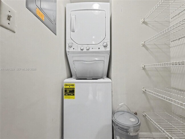 Building Photo - 9140 SW 123rd Ct