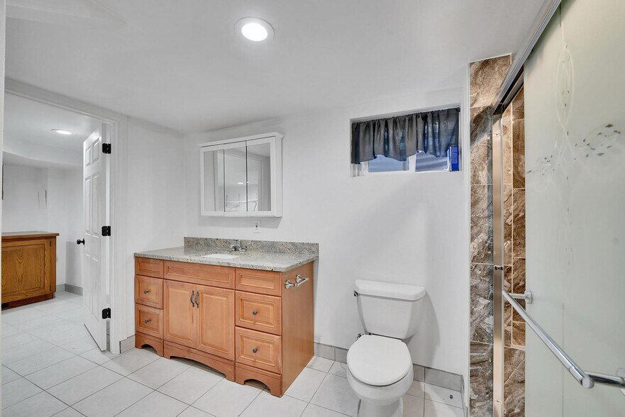 Building Photo - 7303 E Mercer Pl