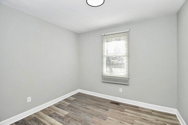 Building Photo - 2921 Ravencroft Dr