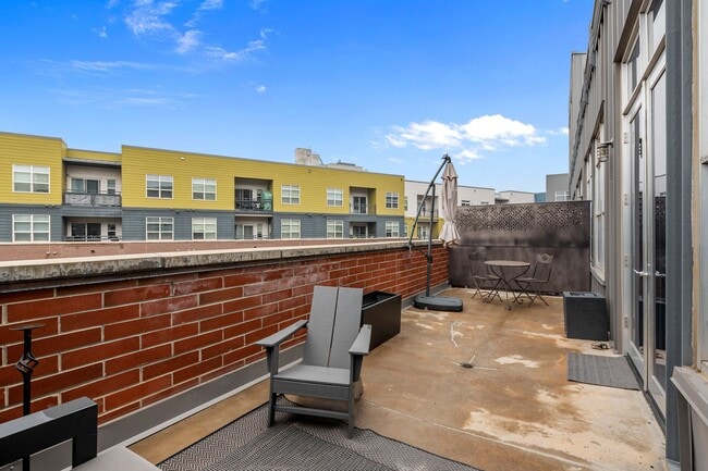 Building Photo - Gorgeous One Bedroom Luxury Condo in Ballp...