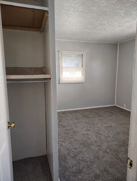 Building Photo - 1936 Shaftesbury Rd