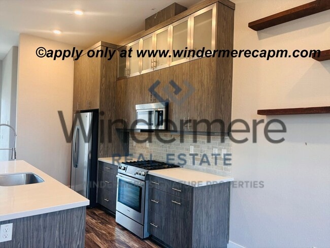 Building Photo - Gorgeous Rare MIDTOWN tri-level Modern home w/ Rooftop Patio!