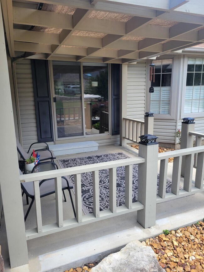 Building Photo - 456 Snead Dr