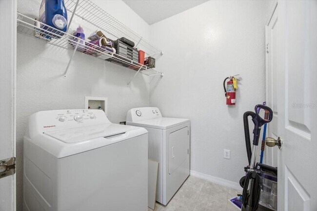 Building Photo - 4008 Hemingway Cir