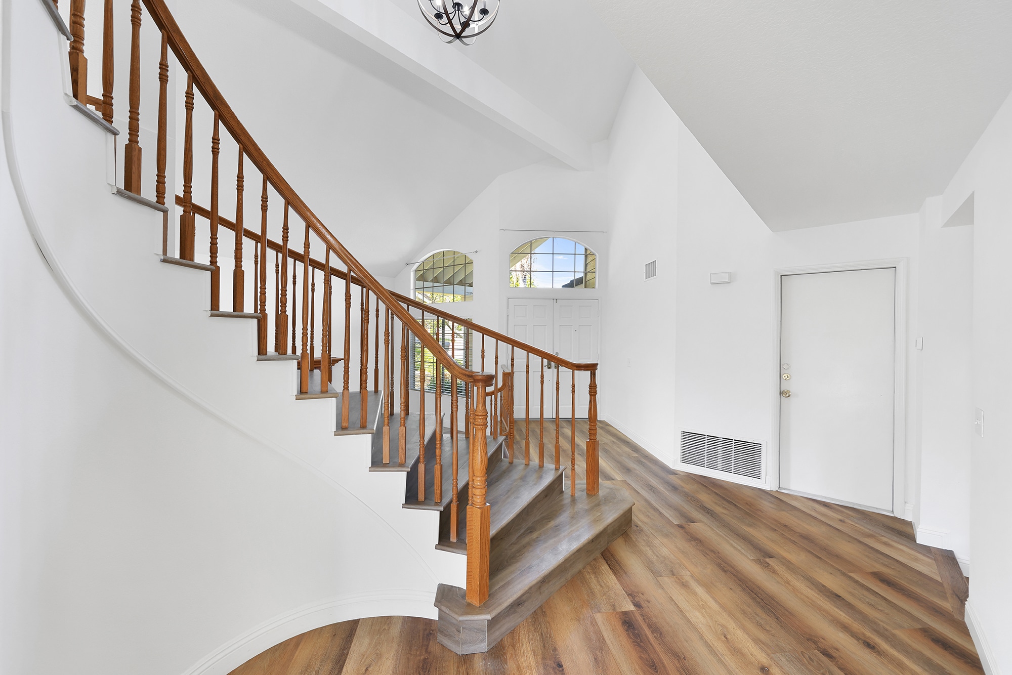 Building Photo - 6718 Vanderbilt Plz