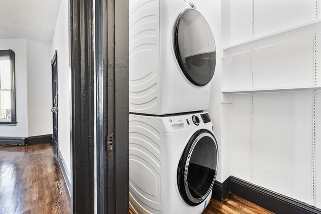 Building Photo - 10 Carlton St