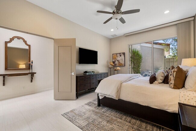 Building Photo - 502 Desert Holly Dr