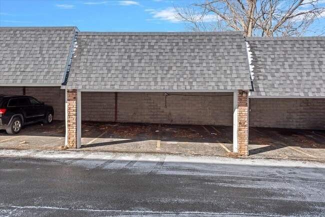 Building Photo - 117 S Elder Ln