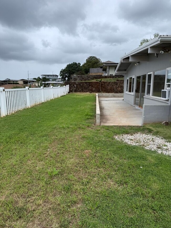 Building Photo - Spacious 3-Bedroom / 2-Bathroom Single-Family Home with Stunning Views – AVAILABLE NOW!