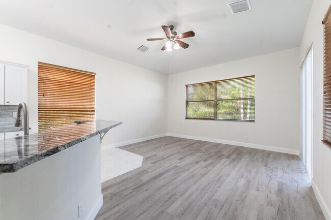 Building Photo - 5761 Spanish River Rd