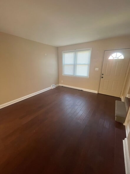 Building Photo - 551 Welbrook Rd