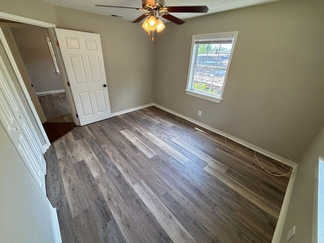 Building Photo - Stylish Renovated 3-Bedroom Gem in Prime T...