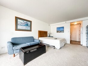 Building Photo - Fully Furnished Studio! Waikiki!