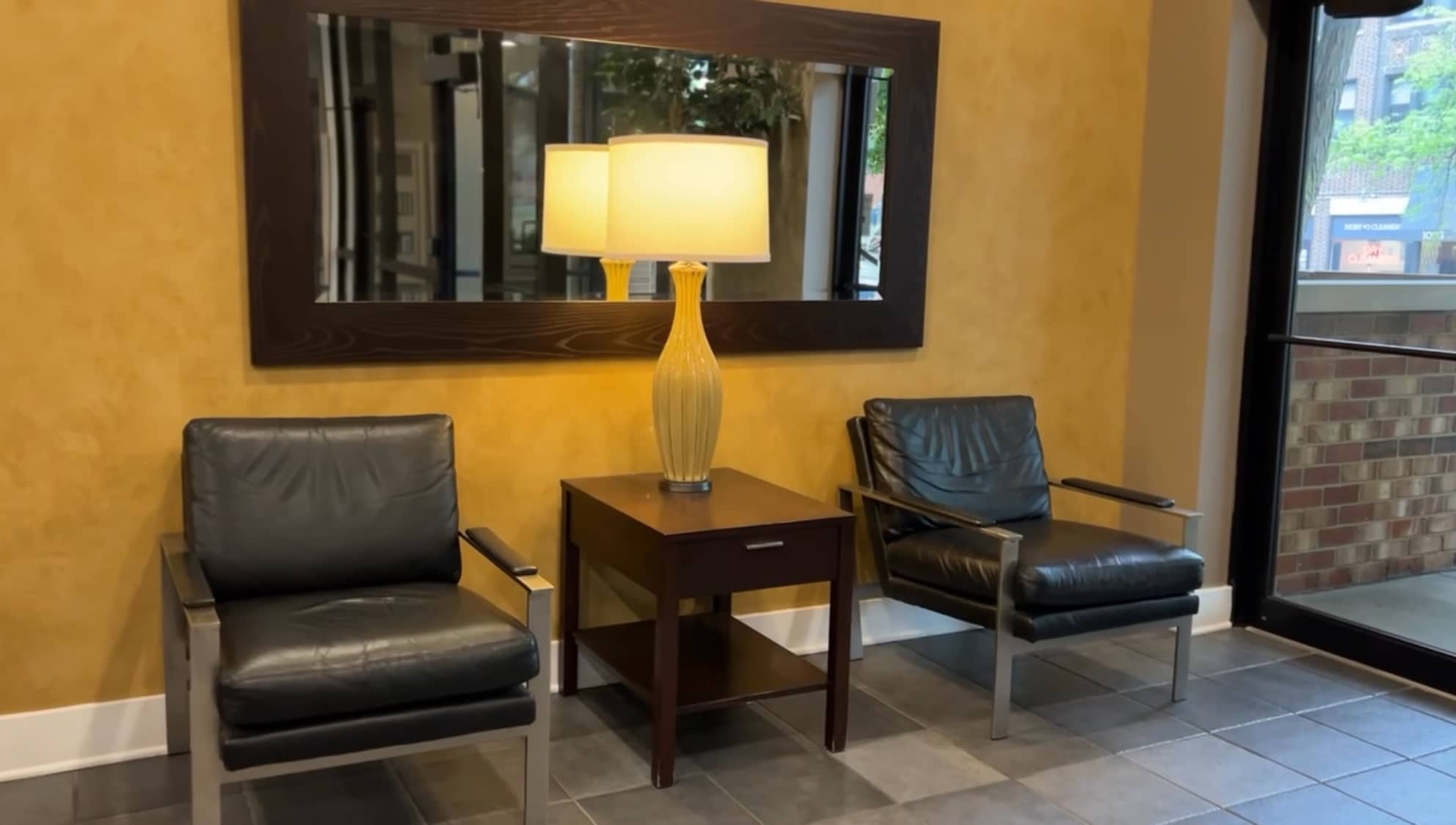 Building Photo - 1000 E 53rd St