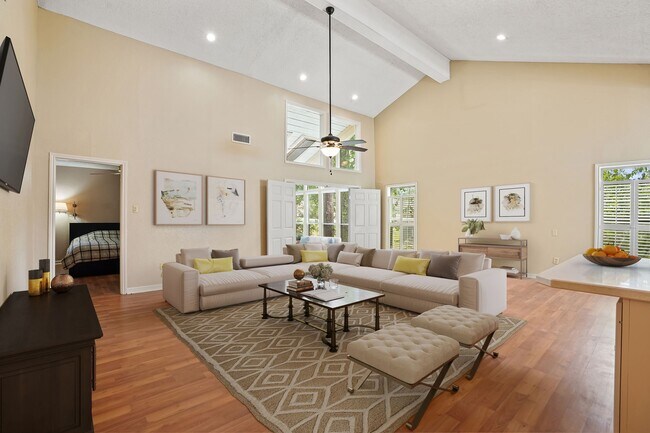 Building Photo - 9 Lakeview Manor