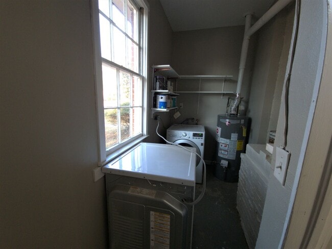 Building Photo - 4 Bedroom/ 1.5 Bath Brick Home for Rent in...