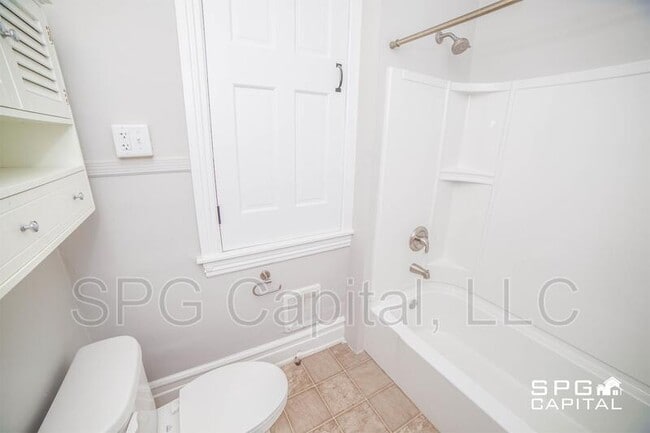 Building Photo - 28 Carlisle St