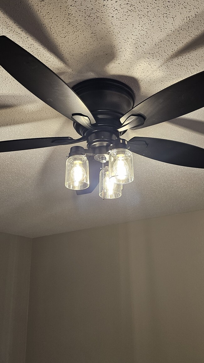 Living Room Ceiling fan (New) - 5121 Galloping Way