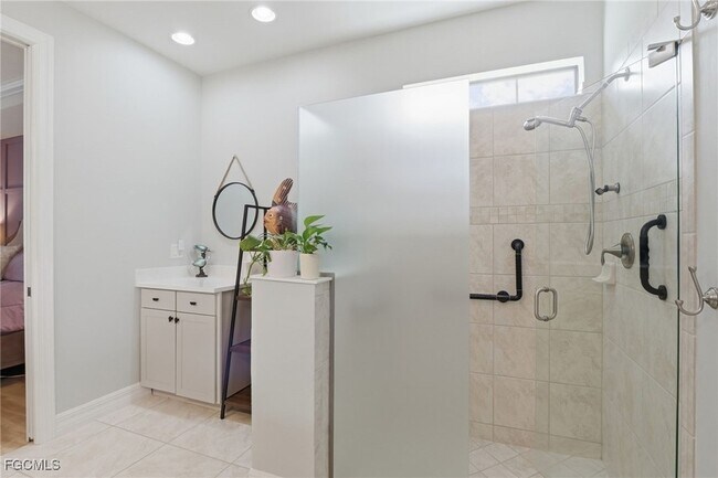 Building Photo - 11012 Castlereagh St