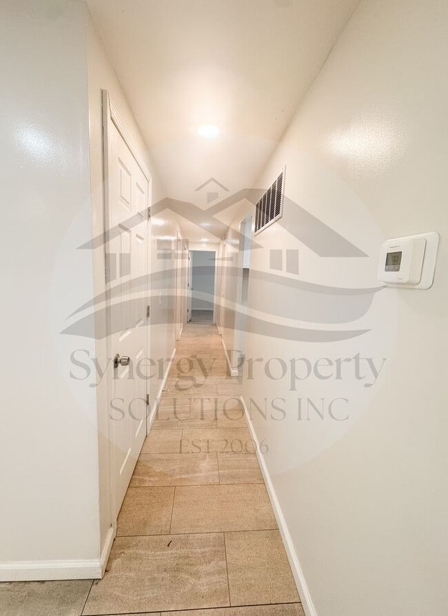 Building Photo - Lexington Ranch