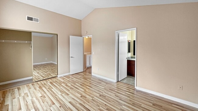 Building Photo - Lovely Upgraded 2-story Townhouse w/ Attached Garage, Guest Bathroom and Fireplace!