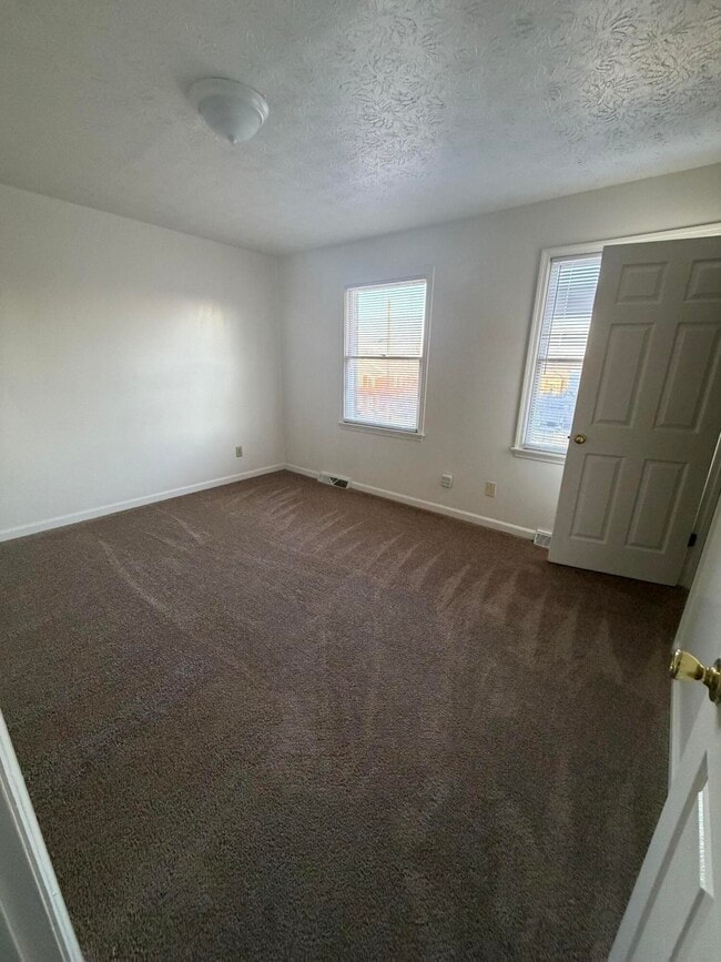 Building Photo - 106 Heritage Dr