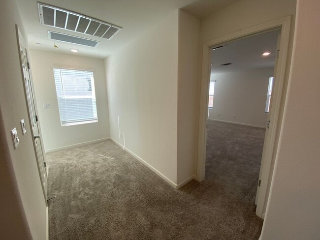 Building Photo - Gorgeous Like Low Maintenance 4 Bedroom wi...