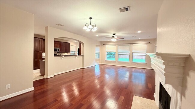 Building Photo - 2218 Blue Rose Dr
