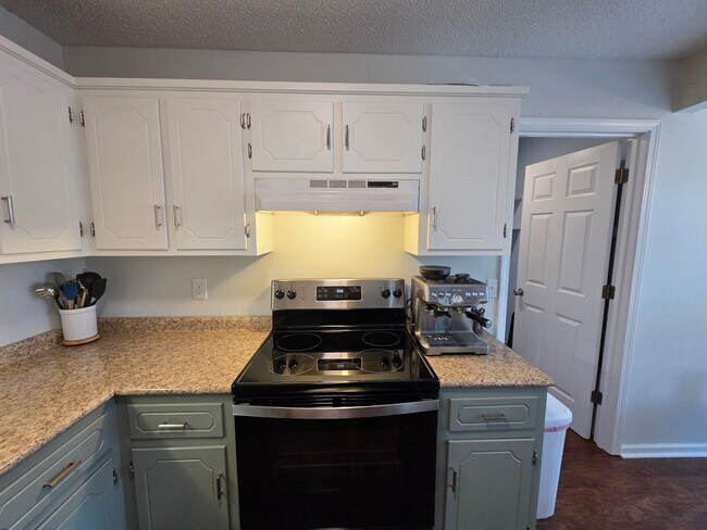 Building Photo - Welcome to Your Dream Retreat!