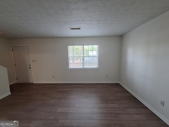 Building Photo - 6562 Carriage Ln